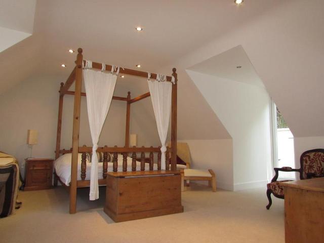  Image of 6 bedroom Detached house to rent in Upper Golf Links Road Broadstone BH18 at Broadstone  Broadstone, BH18 8BT
