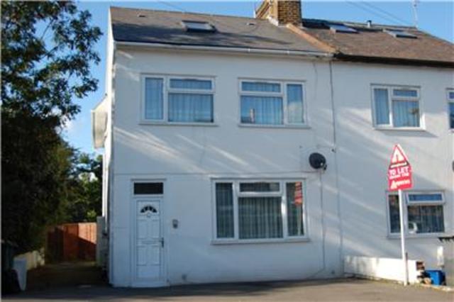  Image of 2 bedroom Flat to rent in Victoria Road New Barnet Barnet EN4 at Barnet Hertfordshire Hertfordshire, EN4 9PH