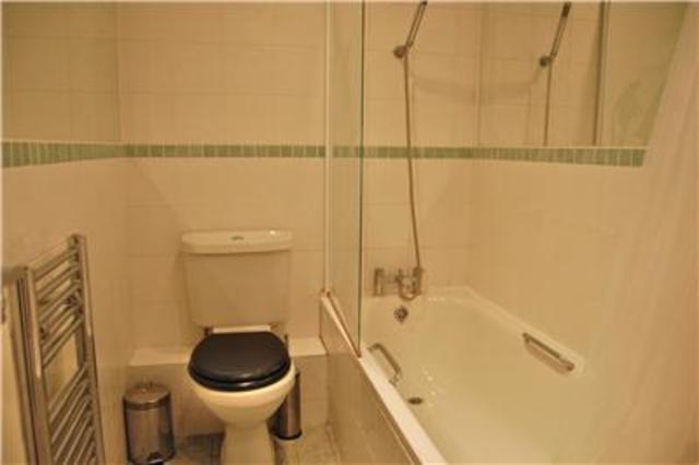  Image of 2 bedroom Flat to rent in Victoria Road New Barnet Barnet EN4 at Barnet Hertfordshire Hertfordshire, EN4 9PH