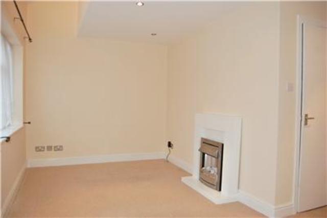  Image of 2 bedroom Flat to rent in Victoria Road New Barnet Barnet EN4 at Barnet Hertfordshire Hertfordshire, EN4 9PH