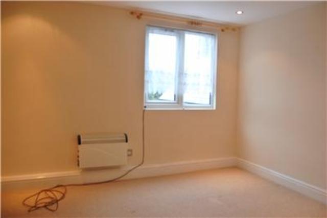  Image of 2 bedroom Flat to rent in Victoria Road New Barnet Barnet EN4 at Barnet Hertfordshire Hertfordshire, EN4 9PH
