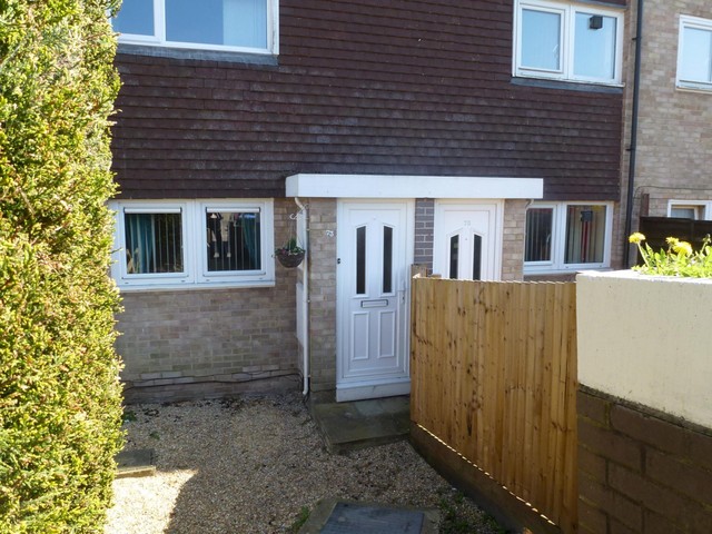  Image of 2 bedroom Detached house to rent in Wadhurst Gardens Southampton SO19 at Southampton, SO19 9QR