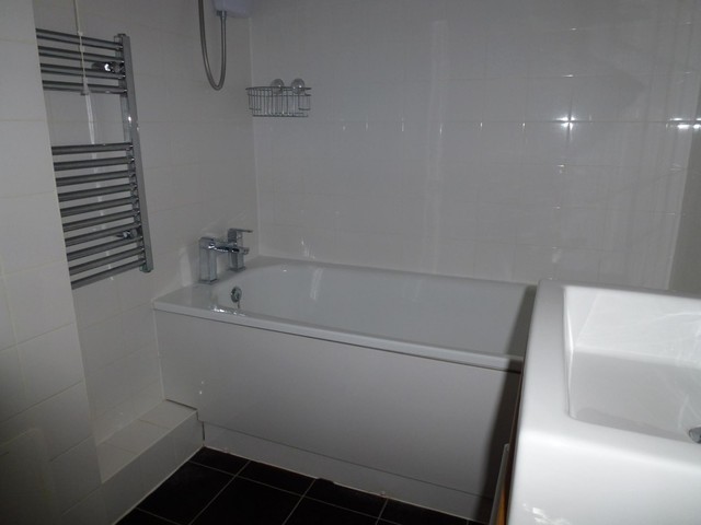  Image of 2 bedroom Detached house to rent in Wadhurst Gardens Southampton SO19 at Southampton, SO19 9QR