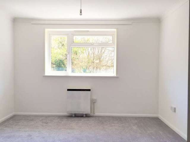  Image of 2 bedroom Maisonette to rent in Wadhurst Gardens Southampton SO19 at Weston  Southampton, SO19 9QR