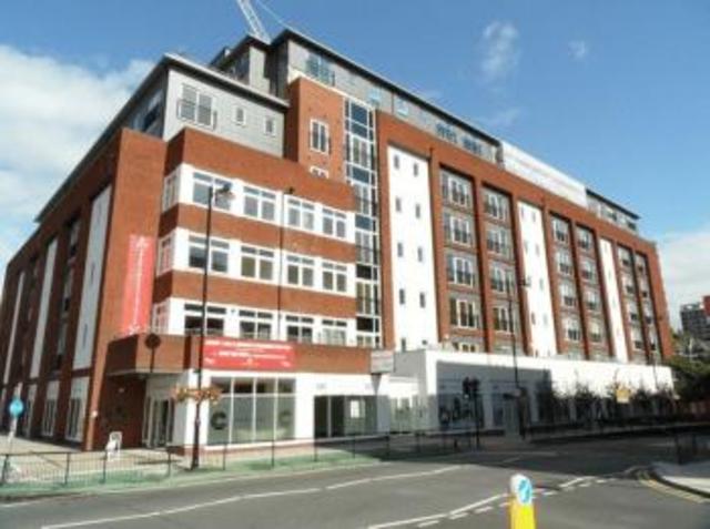  Image of 2 bedroom Flat to rent in Manor Road Wallington SM6 at Wallington, SM6 0AP