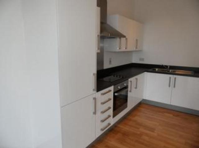  Image of 2 bedroom Flat to rent in Manor Road Wallington SM6 at Wallington, SM6 0AP