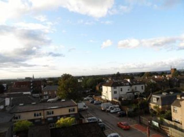  Image of 2 bedroom Flat to rent in Manor Road Wallington SM6 at Wallington, SM6 0AP