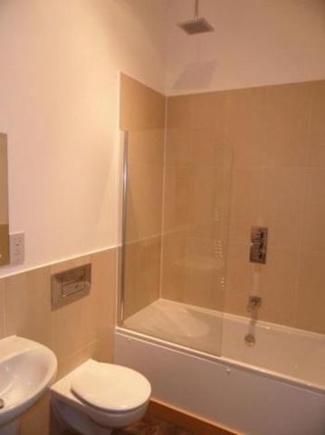  Image of 2 bedroom Flat to rent in Manor Road Wallington SM6 at Wallington, SM6 0AP
