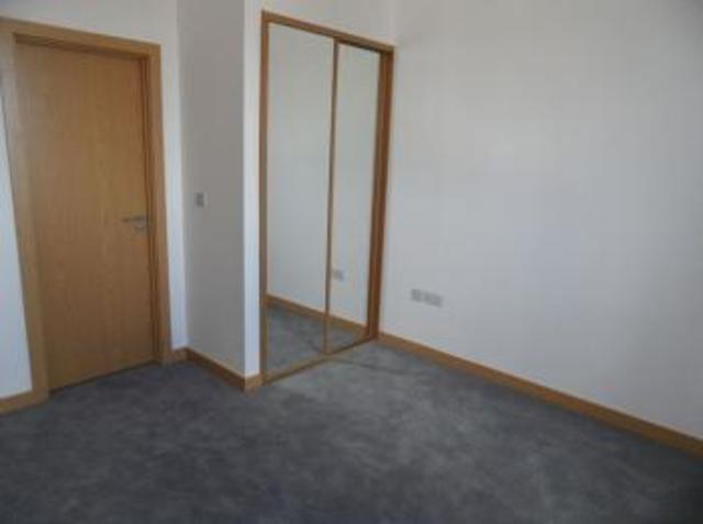  Image of 2 bedroom Flat to rent in Manor Road Wallington SM6 at Wallington, SM6 0AP