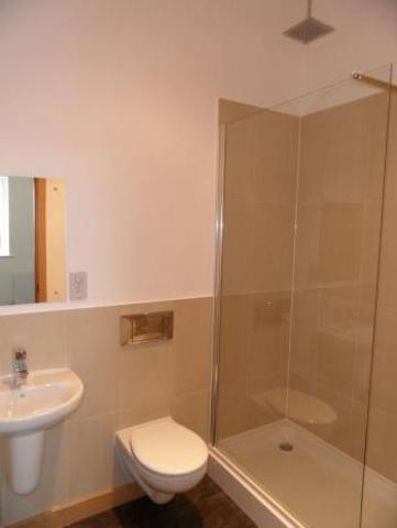  Image of 2 bedroom Flat to rent in Manor Road Wallington SM6 at Wallington, SM6 0AP