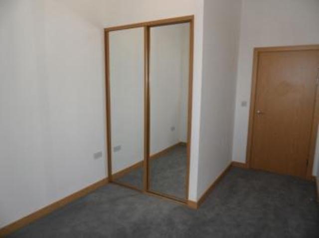  Image of 2 bedroom Flat to rent in Manor Road Wallington SM6 at Wallington, SM6 0AP