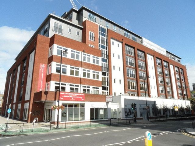  Image of 2 bedroom Flat to rent in Manor Road Wallington SM6 at Wallington, SM6 0AR