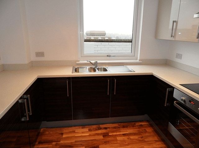  Image of 2 bedroom Flat to rent in Manor Road Wallington SM6 at Wallington, SM6 0AR