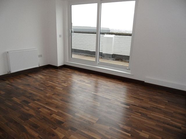  Image of 2 bedroom Flat to rent in Manor Road Wallington SM6 at Wallington, SM6 0AR