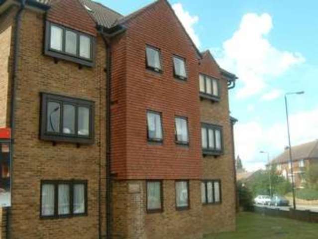  Image of Flat to rent in Manor Road Wallington SM6 at Wallington, SM6 0AD