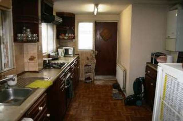  Image of 3 bedroom Terraced house to rent in Wanstead Park Road Cranbrook Ilford IG1 at Wanstead Park Road  Ilford, IG1 3TH