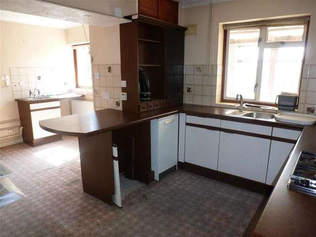  Image of 5 bedroom Semi-Detached house for sale in Watling Street Strood Rochester ME2 at Strood Rochester Rochester, ME2 3JH