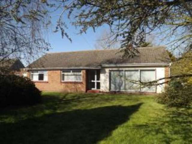  Image of 3 bedroom Bungalow for sale in Fields Close Weeley Clacton-on-Sea CO16 at Weeley Heath Clacton-on-Sea Weeley Heath, CO16 9DS