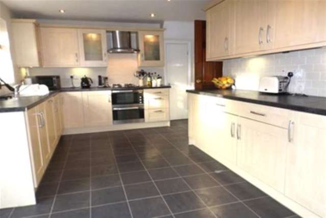  Image of 4 bedroom Detached house to rent in Weller Grove Chelmsford CM1 at Chelmsford, CM1 4YJ