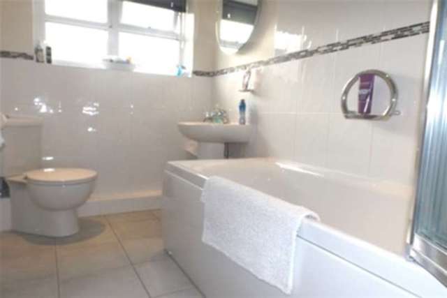  Image of 4 bedroom Detached house to rent in Weller Grove Chelmsford CM1 at Chelmsford, CM1 4YJ