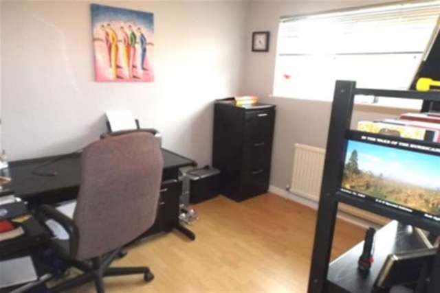  Image of 4 bedroom Detached house to rent in Weller Grove Chelmsford CM1 at Chelmsford, CM1 4YJ