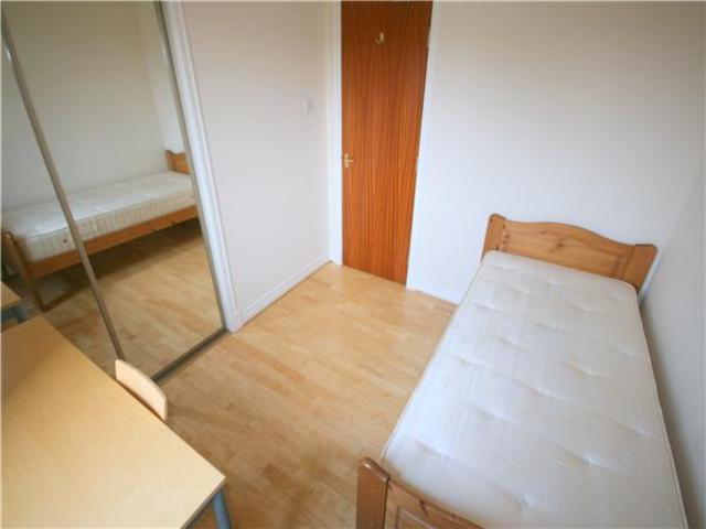  Image of 3 bedroom Flat to rent in West Powburn Edinburgh EH9 at Newington Edinburgh Edinburgh, EH9 3EW