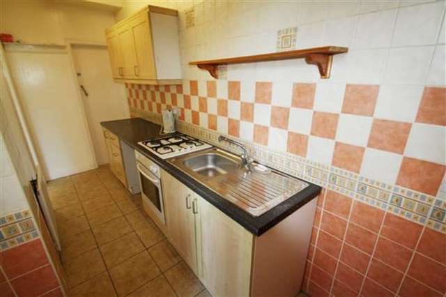  Image of 2 bedroom Terraced house to rent in West Royd Avenue Halifax HX1 at Halifax, HX1 3NU