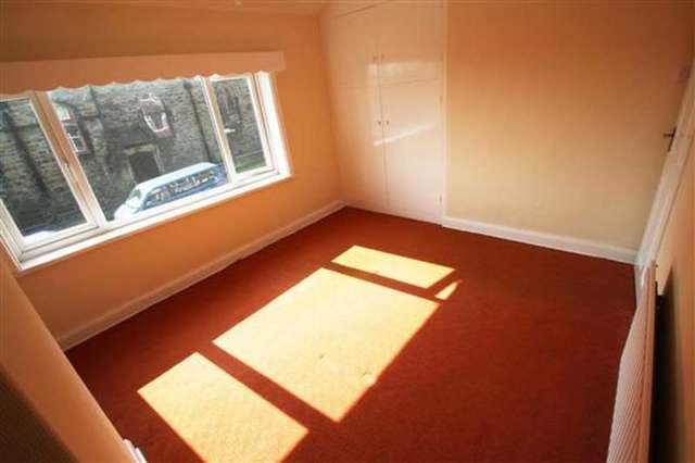  Image of 2 bedroom Terraced house to rent in West Royd Avenue Halifax HX1 at Halifax, HX1 3NU