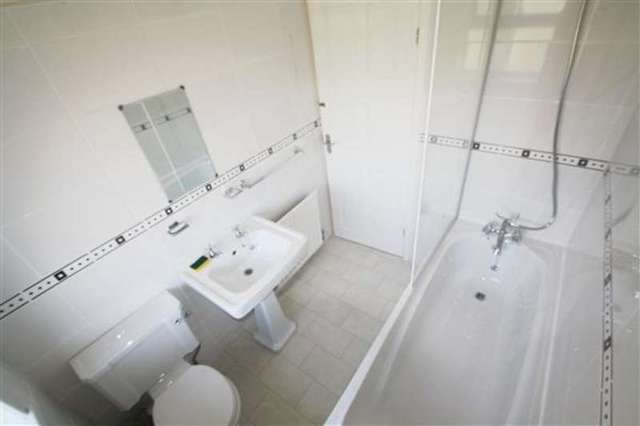  Image of 2 bedroom Terraced house to rent in West Royd Avenue Halifax HX1 at Halifax, HX1 3NU