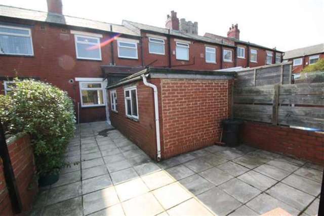  Image of 2 bedroom Terraced house to rent in West Royd Avenue Halifax HX1 at Halifax, HX1 3NU