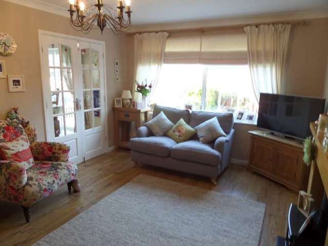  Image of 4 bedroom Detached house for sale in Westbury Lane Newport Pagnell MK16 at Newport Pagnell, MK16 8PT