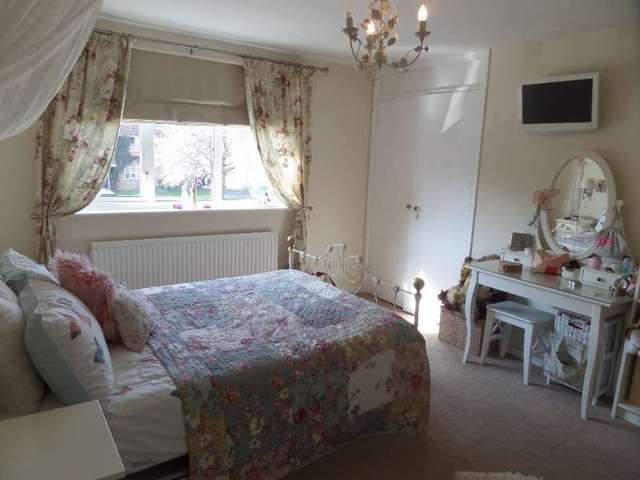  Image of 4 bedroom Detached house for sale in Westbury Lane Newport Pagnell MK16 at Newport Pagnell, MK16 8PT