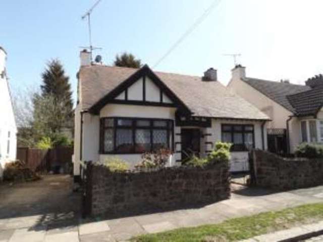  Image of 2 bedroom Bungalow for sale in Inverness Avenue Westcliff-on-Sea SS0 at Westcliff-on-Sea Essex Prittlewell, SS0 9DX
