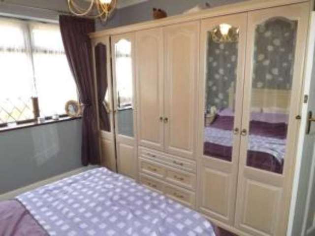  Image of 2 bedroom Bungalow for sale in Inverness Avenue Westcliff-on-Sea SS0 at Westcliff-on-Sea Essex Prittlewell, SS0 9DX
