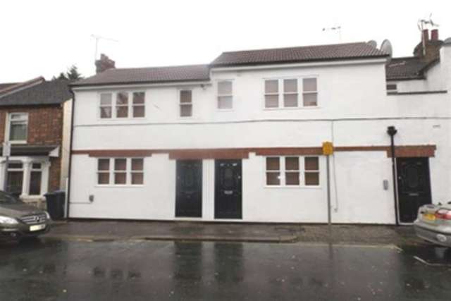  Image of 1 bedroom Flat to rent in Whippendell Road Watford WD18 at Watford, WD18 7QJ