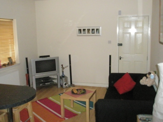  Image of 1 bedroom Ground Flat to rent in Whitchurch Road Heath Cardiff CF14 at Flat 2  Cardiff, CF14 3JR