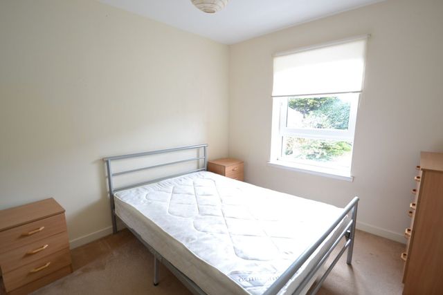  Image of 2 bedroom Flat to rent in Whitehill Place Dennistoun Glasgow G31 at Dennistoun Glasgow Glasgow, G31 2BB