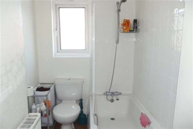  Image of 3 bedroom Property to rent in Whitemoor Road Nottingham NG6 at Old Basford, NG6 0HJ