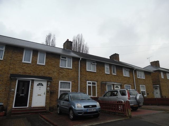  Image of 3 bedroom Property to rent in Whitland Road Carshalton SM5 at Whitland Road  Carshalton, SM5 1QX
