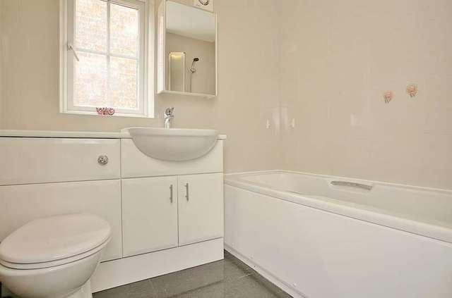  Image of 4 bedroom Detached house for sale in Wilmhurst Road Warwick CV34 at Warwick Warwickshire, CV34 5LN