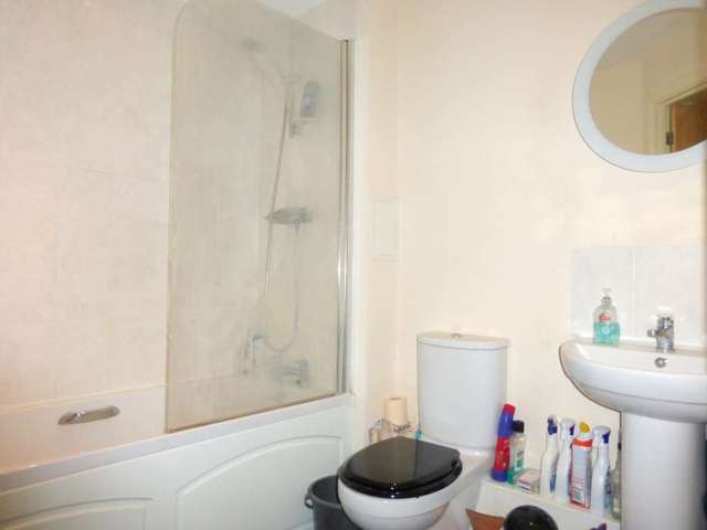  Image of 1 bedroom Flat to rent in Wilmington Close Watford WD18 at Wilmington Close  Watford, WD18 0FQ