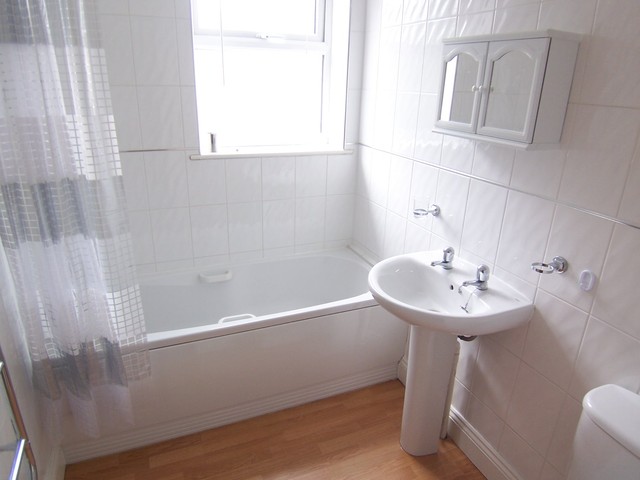  Image of 2 bedroom Apartment to rent in Wimborne Road Winton Bournemouth BH3 at Bournemouth, BH3 7AD