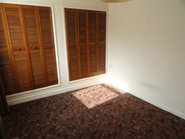  Image of 3 bedroom Property for sale in Windhill Old Road Bradford BD10 at Thackley, Bradford, BD10 0SN