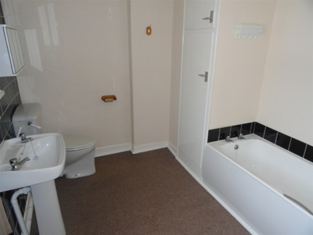  Image of 3 bedroom Property for sale in Windhill Old Road Bradford BD10 at Thackley, Bradford, BD10 0SN