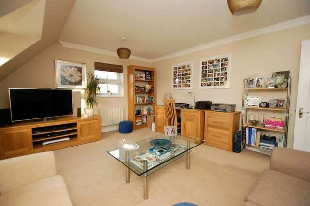  Image of 1 bedroom Flat to rent in Windsor Drive Wallingford OX10 at Wallingford, OX10 9GG