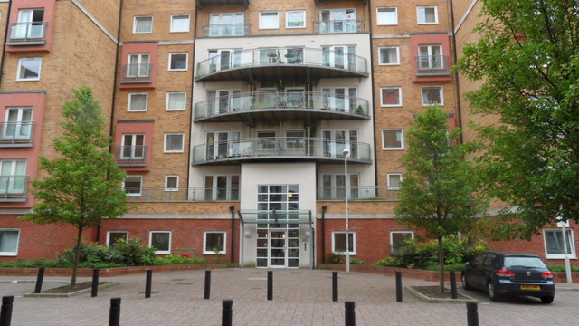  Image of 1 bedroom Flat to rent in Winterthur Way Basingstoke RG21 at Basingstoke, RG21 7UE