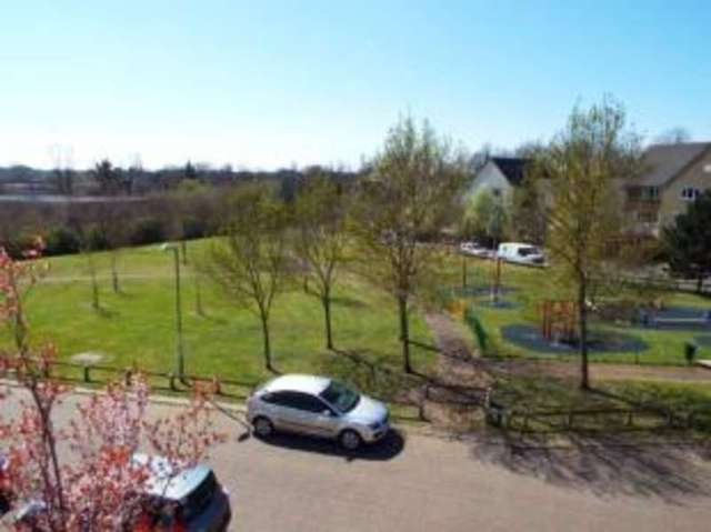  Image of 3 bedroom Terraced house for sale in Oakey Drive Wokingham RG40 at Wokingham Berkshire Wokingham, RG40 2DT