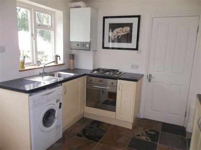  Image of 1 bedroom Flat to rent in Lunghurst Road Woldingham Caterham CR3 at Lunghurst Road Woldingham Caterham, CR3 7HF