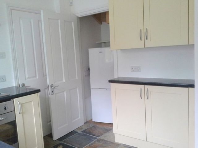  Image of 1 bedroom Flat to rent in Lunghurst Road Woldingham Caterham CR3 at Lunghurst Road Woldingham Caterham, CR3 7HF