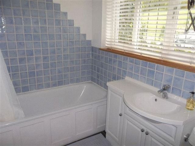  Image of 1 bedroom Flat to rent in Lunghurst Road Woldingham Caterham CR3 at Lunghurst Road Woldingham Caterham, CR3 7HF